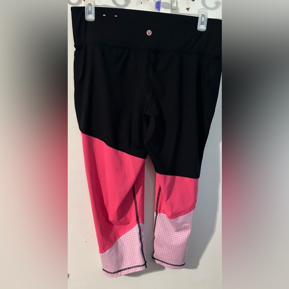 Livi Active Lane Bryant Leggings Capris Black Pink Color Block Mesh - Picture 2 of 4